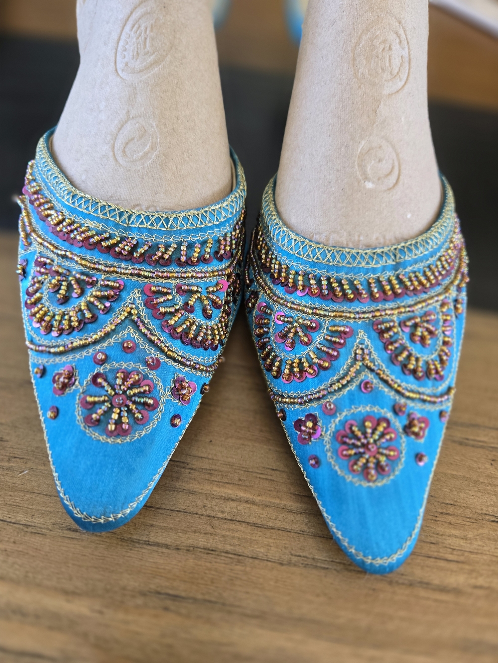 New Classique Embellished Turquoise Women’s 11M Slip-On Kitten Heel Pointed Toe